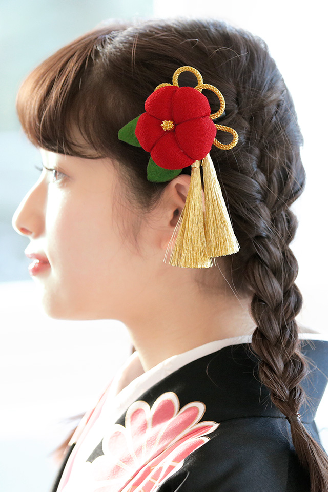 成人式 髪飾り 成人式の髪飾り 椿 赤 レッド 緑 金 花 縮緬 ちりめん レトロ 古典 コーム 髪留め 振袖向け 卒業式 袴向け 日本製 和装 の通販はau Pay マーケット Soubien Big Saleクーポン対象店舗