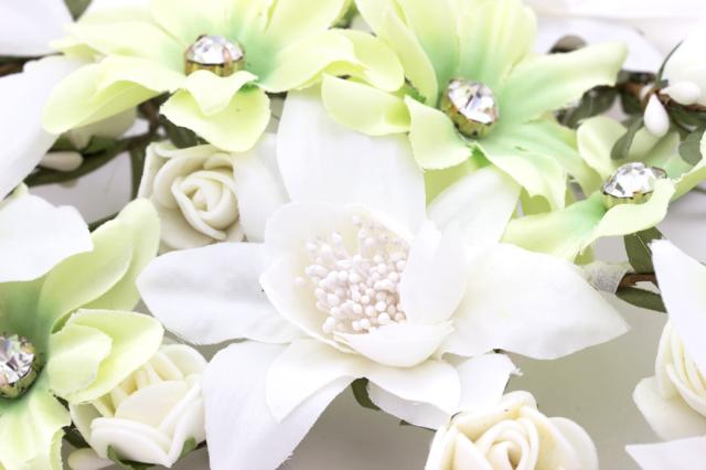 成人式 髪飾り 成人式の髪飾り 薄緑 ライムグリーン 白 ホワイト 花 フラワー ラインストーン 日本製卒業式向け 振袖向け 袴向け ヘアアの通販はau Pay マーケット Soubien