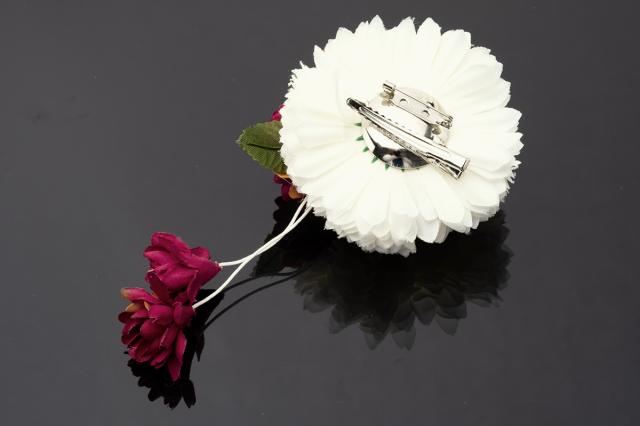 髪飾り 浴衣 成人式 花 コサージュ クリップ 振袖 子供 ヘアアクセサリー 和装 白 赤紫 ピンポンマム ポンポン菊 ぶら飾り キッズの通販はau Pay マーケット Soubien