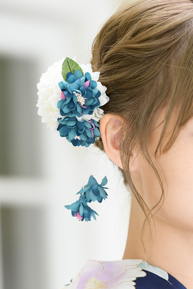 髪飾り 浴衣 成人式 花 コサージュ クリップ 振袖 子供 ヘアアクセサリー 和装 白 青 ピンポンマム ポンポン菊 ぶら飾り キッズの通販はau Pay マーケット Soubien