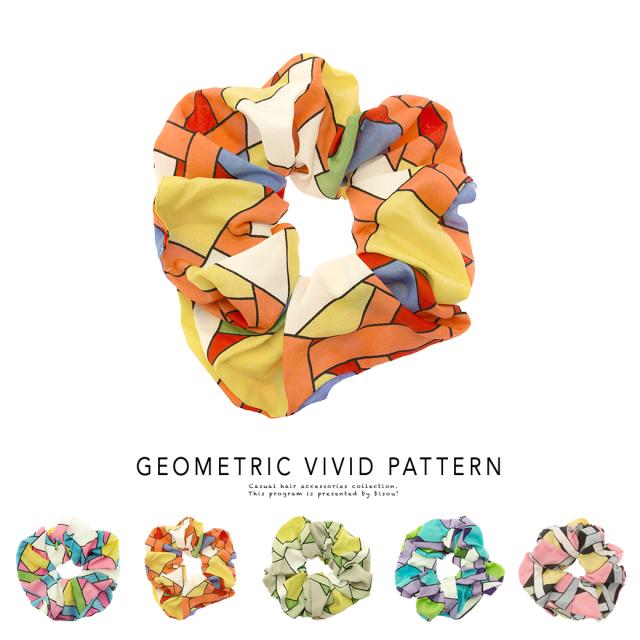 ビビットカラーの模様がポップなカラフルシュシュ 幾何学模様 原色 派手 レトロ フェス 夏 ヘアアレンジ 髪留め ヘアアクセサリーの通販はau Pay マーケット Soubien