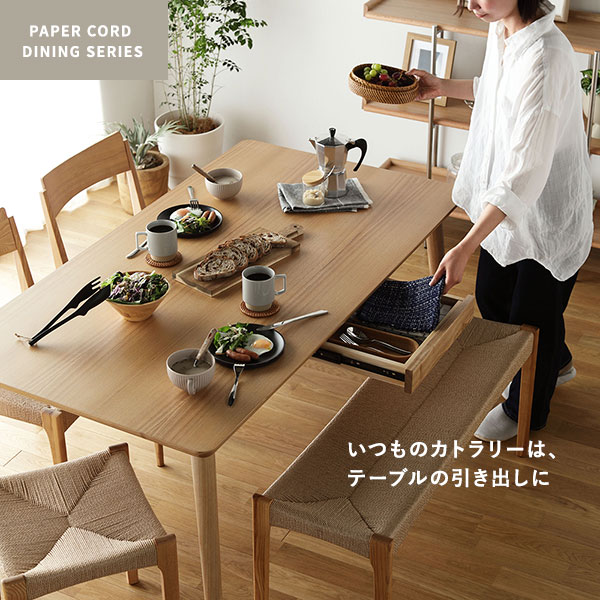 ブラウン木製長方形ダイニングテーブル