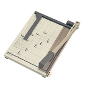 プラス ペーパーカッター PK-013 A4 スムーズな作業を実現する、紙のズレを防ぐ機能を備えた便利な裁断機 オフィスや業務で活躍する、プロ仕様のペーパーカッター PK-013 A4 送料無料の通販は