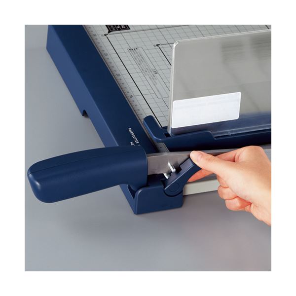コクヨ ペーパーカッター（押し切り式）B4 DN-g 102 1台 狙った場所を軽々と切り裂く、安心感溢れるデザイン 使いやすさにこだわったB4サイズの押し切り式ペーパーカッター DN-g 102 送料無料の通販は