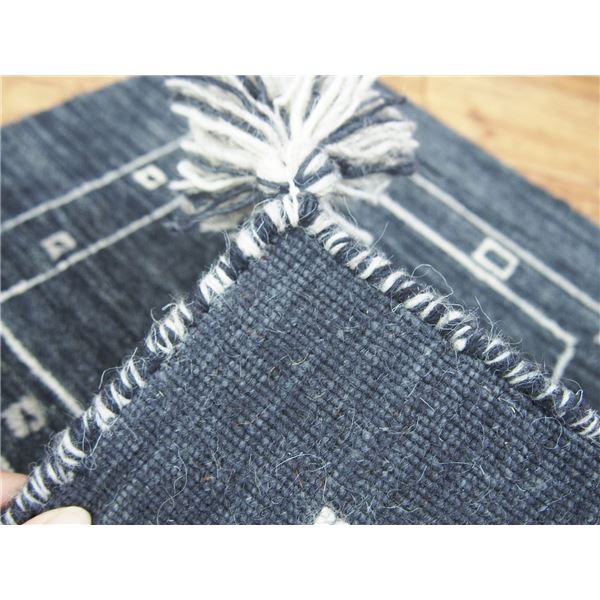 ラグマット じゅうたん カーペット 敷き物 絨毯 約140×200cm ブラック ウール100％ 保温性抜群 調湿効果 オールシーズン対応 ギャッベ リビング 黒