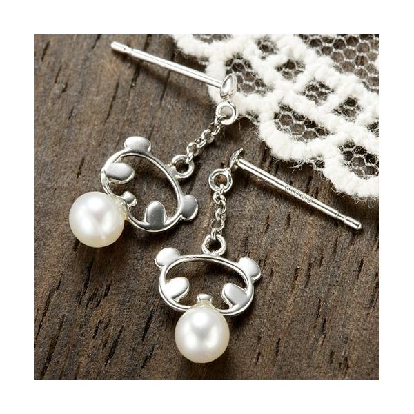 K10パンダピアス キュートで愛らしいK10パンダピアスは、パンダの魅力を詰め込んだおしゃれなアクセサリーです 華やかなデザインと上質な素材が個性を引き立て、日常のアクセントにぴったりです 周りと差をつけるために、ぜひお試しください 送料無料の通販は