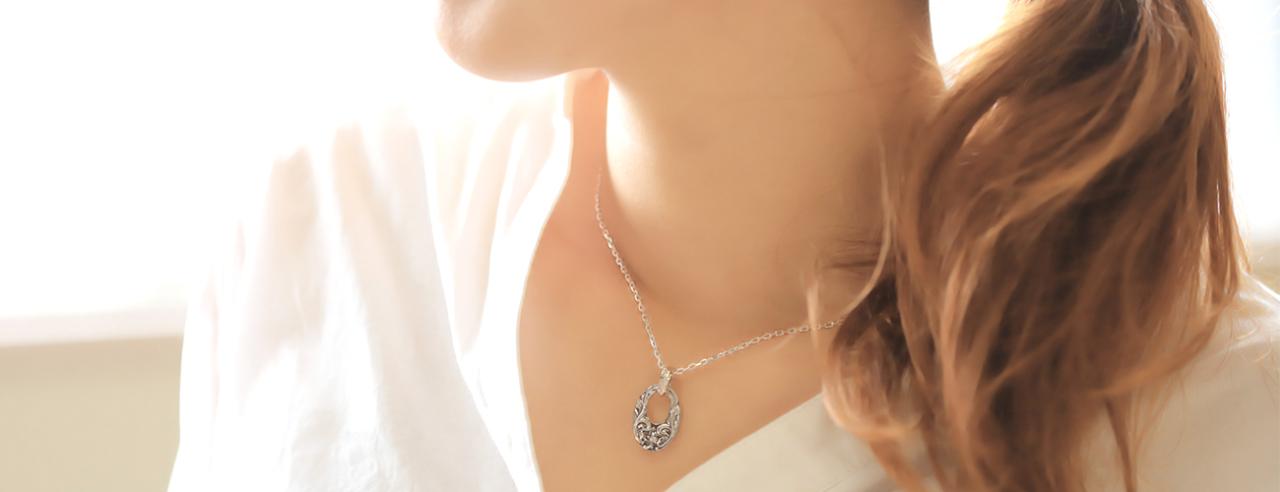 �V���o�[925�̃l�b�N���X�𒅂�������