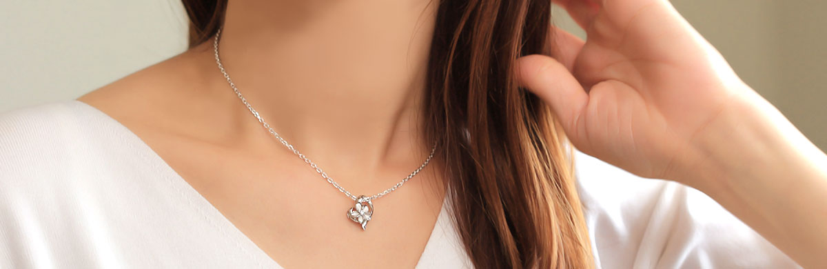 �V���o�[925�f�ނ̃n�[�g�̃l�b�N���X