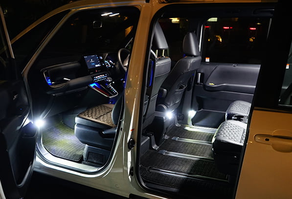 LED�Z���^�[�����v�L�b�g �g���^ �m�A/���H�N�V�[ �yNOAH/VOXY�z �y�^���F90�n�i�N���FR4.1�`�j�z �Ԏ��pLED��� ���[�������v ���������^�C�v �����R�����F/�����@�\�t��(SC)