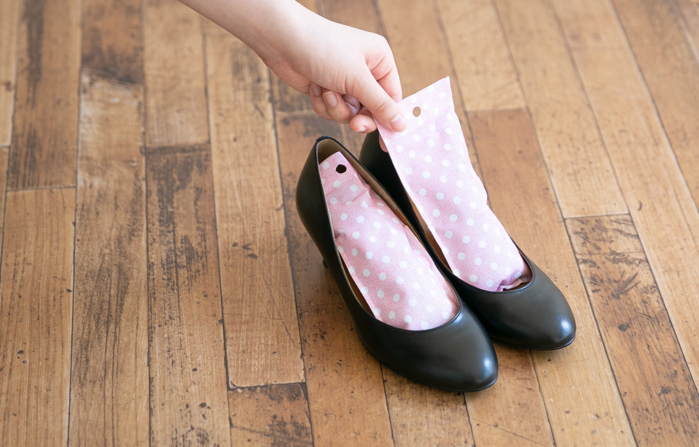 乾燥材をいれる