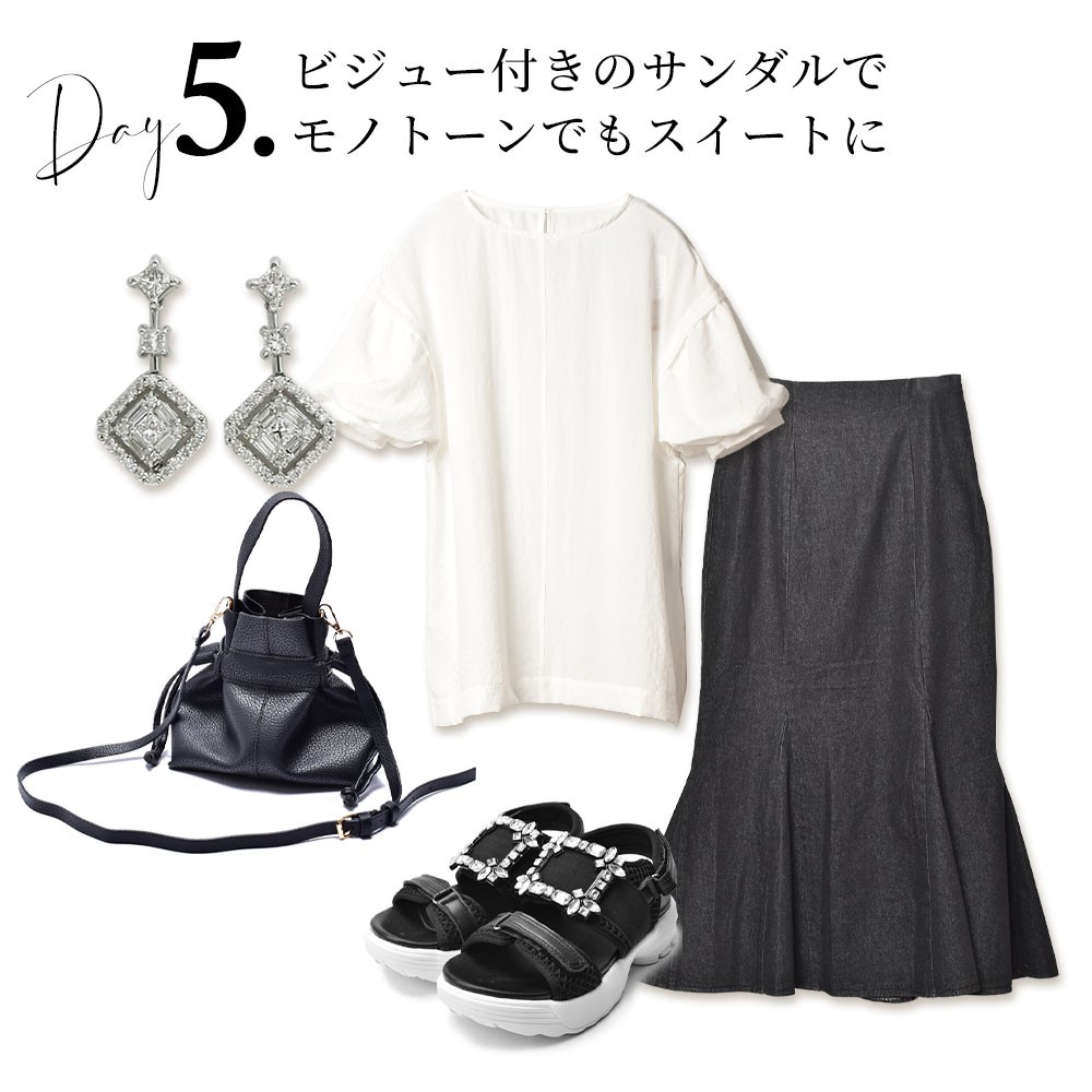 Day5ビジュー付きのサンダルでモノトーンでもスイートに