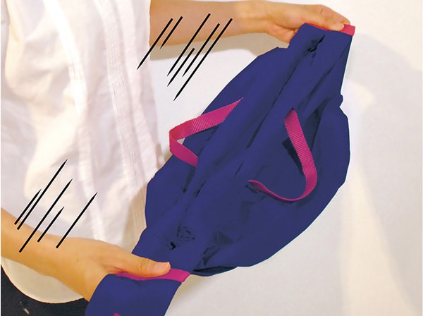 両端を引っ張って一気にたためるシュパット