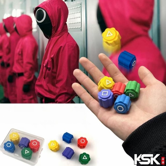 男性子供たち 10粒入ケース付き 玩具 警備隊 123ウッド イカゲーム 韓国 Squid Game イカゲーム コンギ クリスタル イカゲーム コンギ 容器 カラーランダ