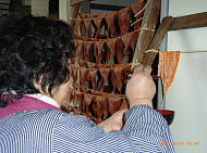 熟練した職人による作業