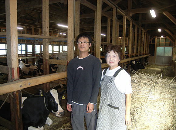 牧場にて。いえみさんと息子さん。