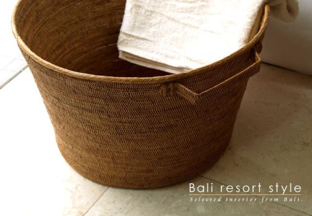 バリのアタのランドリーバスケット