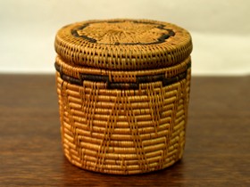 アタ製の綿棒ボックス