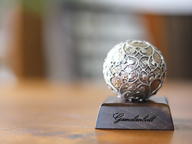 LLサイズ専用の木製の台座