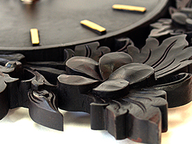 掛け時計　木彫り