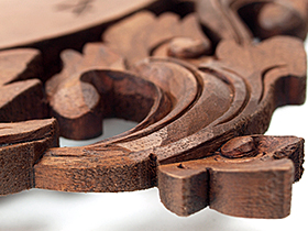 掛け時計　木彫り