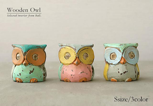 木彫りのフクロウの置物