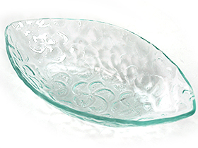 アーモンドのような形のガラス製ボウル