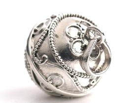 ガムランボール ジャワン 海