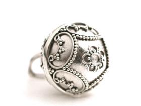 ガムランボール 月