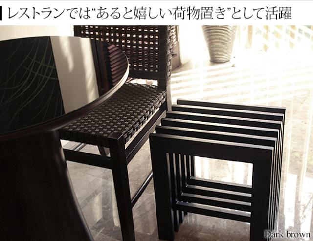 レストランの荷物置き