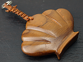 貝の形のキーホルダー