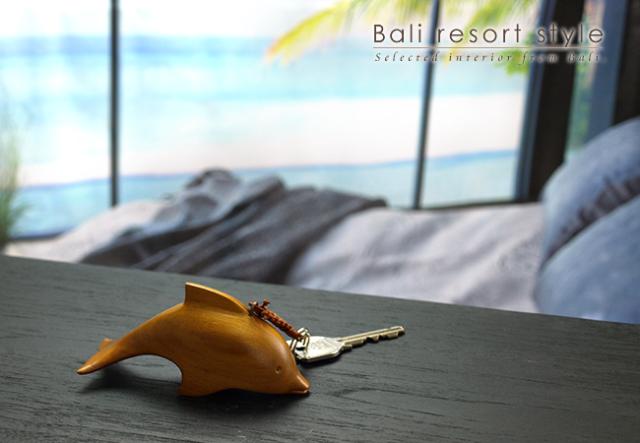 木製キーホルダー　イルカ