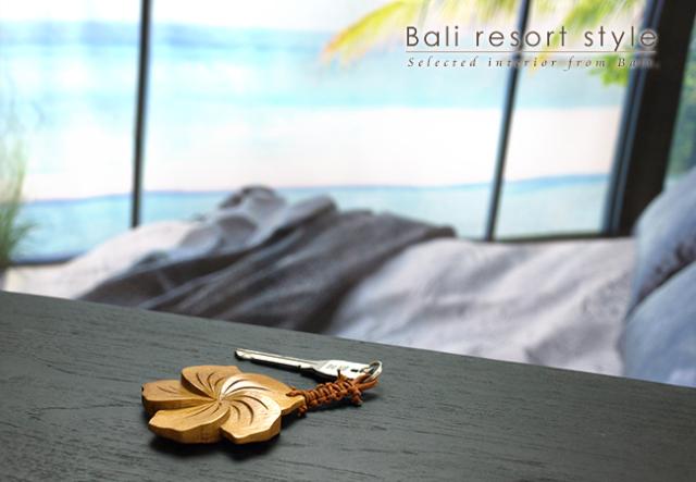 木製キーホルダー　ハイビスカス