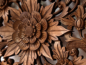 木彫り　お花模様