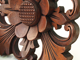 透かし彫り　お花