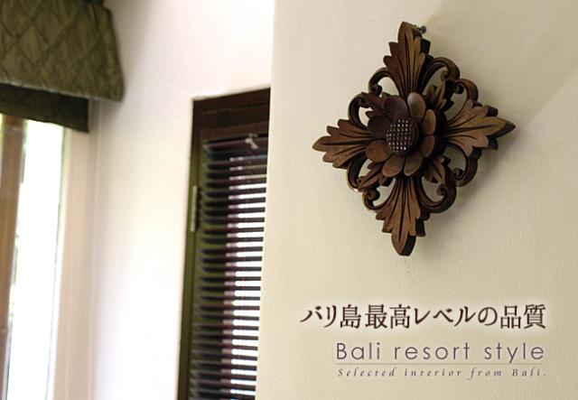 バリ島　木彫りのレリーフ