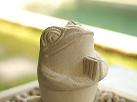 お祈り　カエル