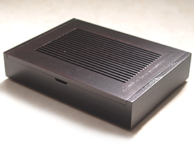 ダークブラウン