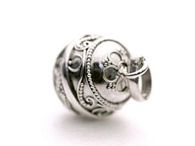 ガムランボール ジャワン 海