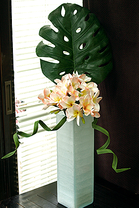 プルメリア　フラワーアレンジ