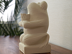 カエル（石）