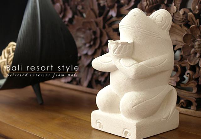 石彫りのカエル