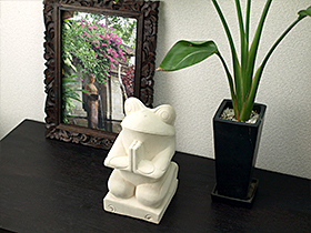 アジアン雑貨 カエルの置物　石製