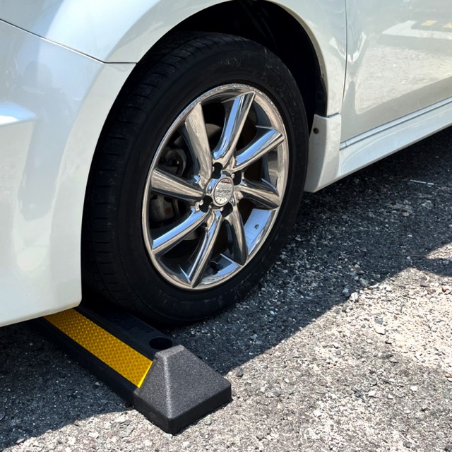 パーキングブロック 4本セット 車輪止め ゴムブロック 反射板
