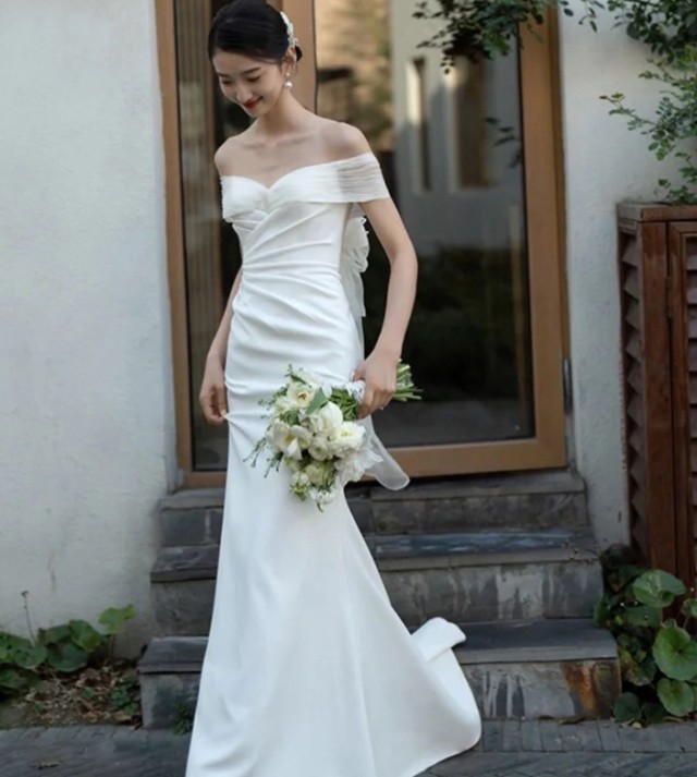 ウェディングドレスウェディングドレス　白　ドレス　カラードレス　結婚式　二次会ドレス　マーメイド