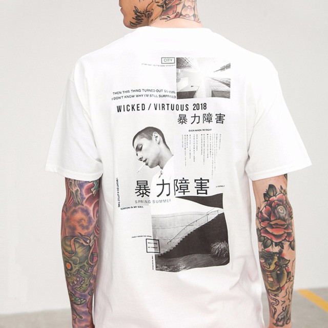 独創的で主張のあるバックプリントTシャツフェスやイベントでも目立つこと間違いなし♪ビッグシルエットのサイズ感での展開ですカラー：ブラック／ブルー／ホワイト