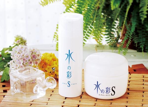 イメージ。お届けの商品は左側の150gエアレスポンプになります。