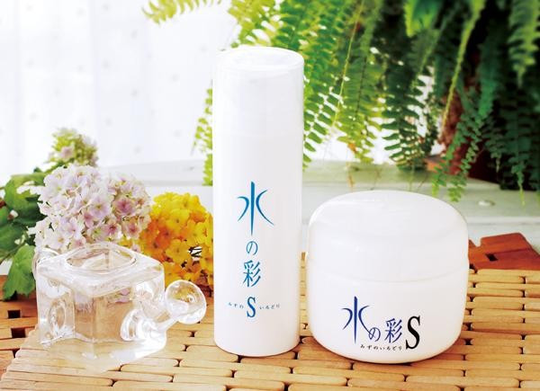 ※イメージ。お届けの商品は左側の150gエアレスポンプになります。