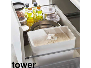 他サイト： YAMAZAKI 山崎実業 tower タワー 密閉 シンク下米びつ 5kg 計量カップ付 WHの商品画像