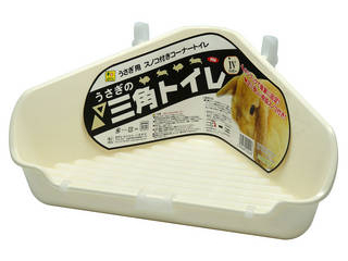 他サイト： SANKO 三晃商会 うさぎの三角トイレ・IV アイボリーの商品画像