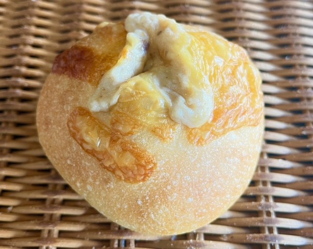 ツナチーズフランス】マヨネーズで和えたツナサラダ入りで上にはシュレッドチーズ！の通販はau PAY マーケット - 京都パン屋ＧＲＥＥＮ | au  PAY マーケット－通販サイト